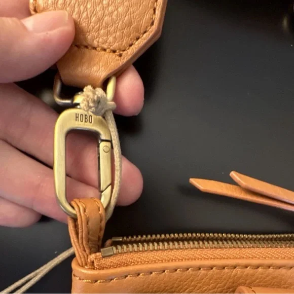 HOBO Cass Tan Pebble Leather Crossbody Phone Pouch Adjustable Strap - Picture 11 of 14